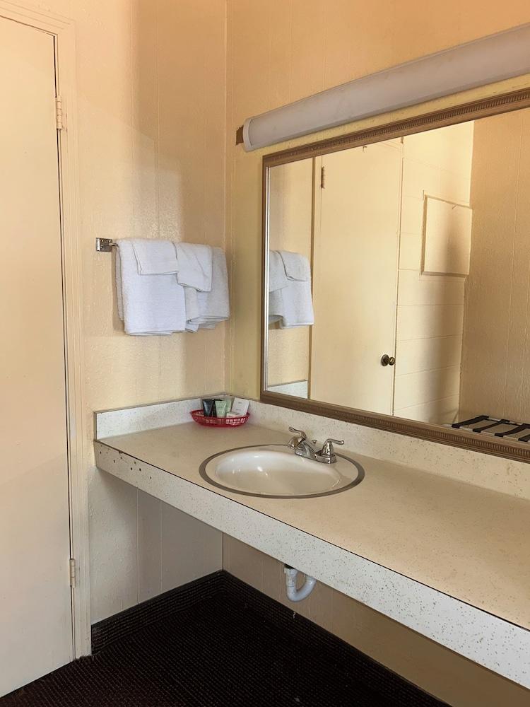 deavers motel photo 5