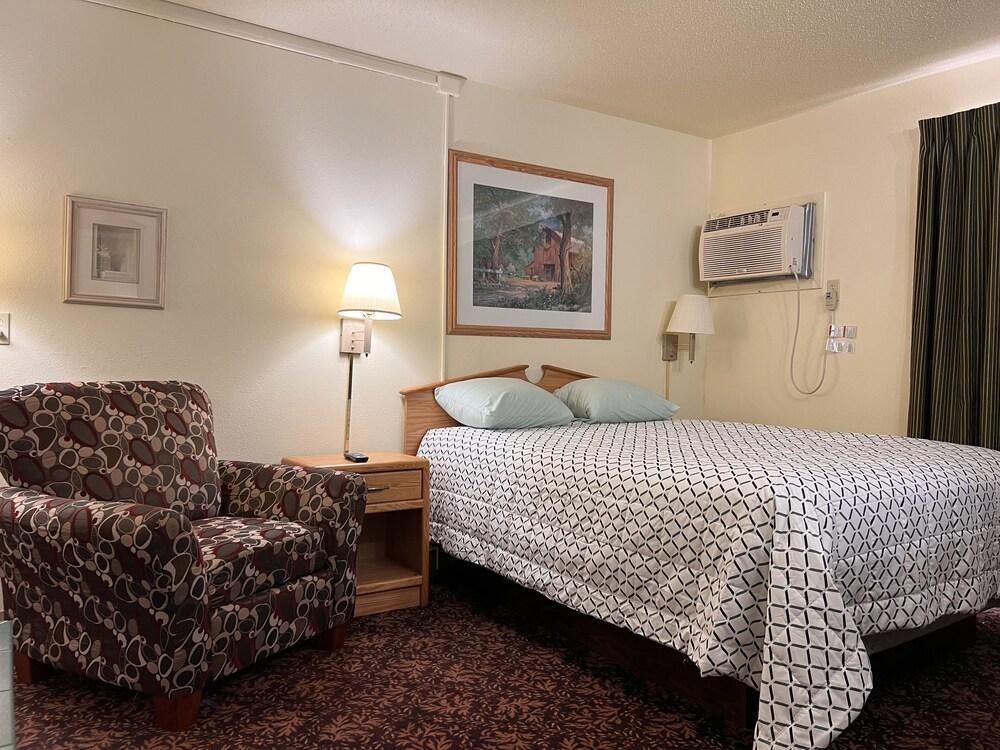 Days Inn by Wyndham Fergus Falls photo 18