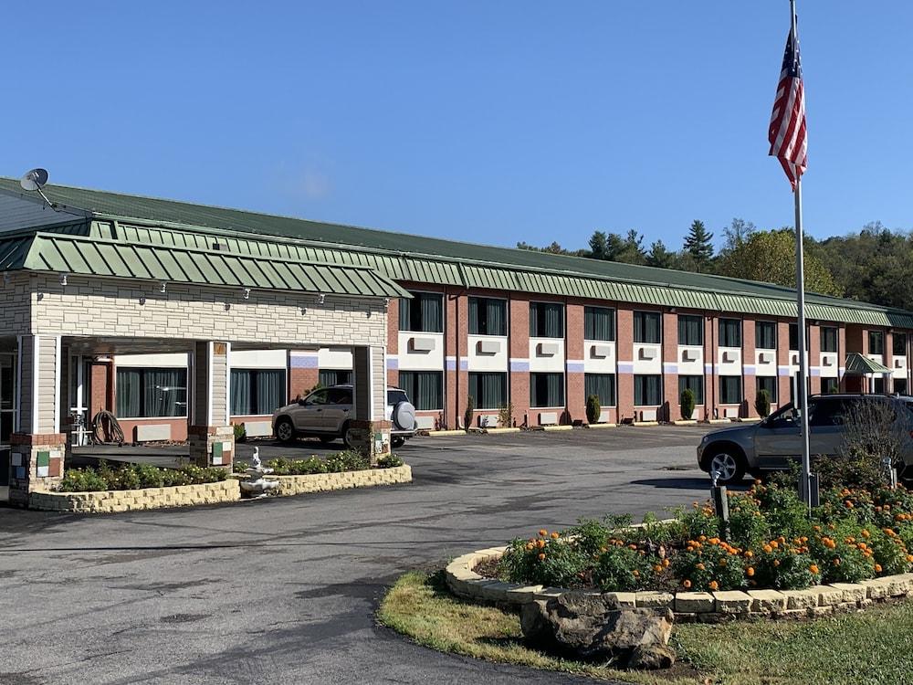 Motel 6 Williamstown, WV photo 1