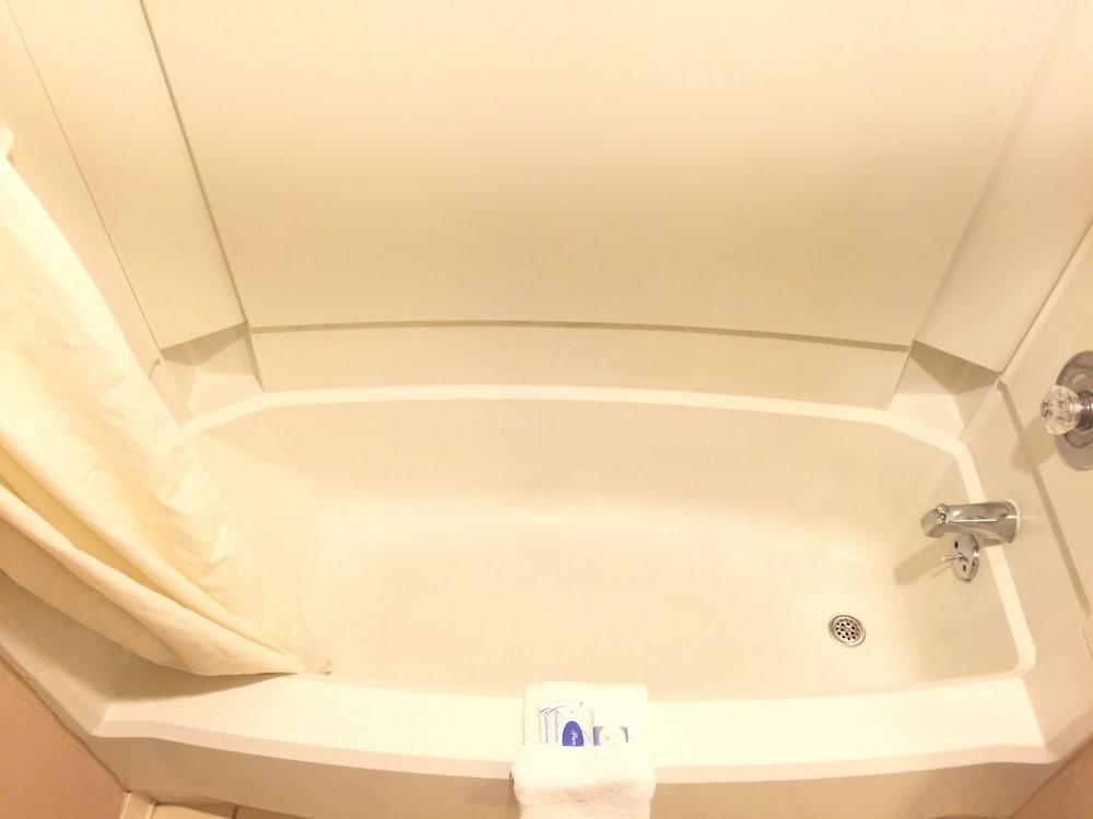 Americas Best Value Inn Garden City photo 31