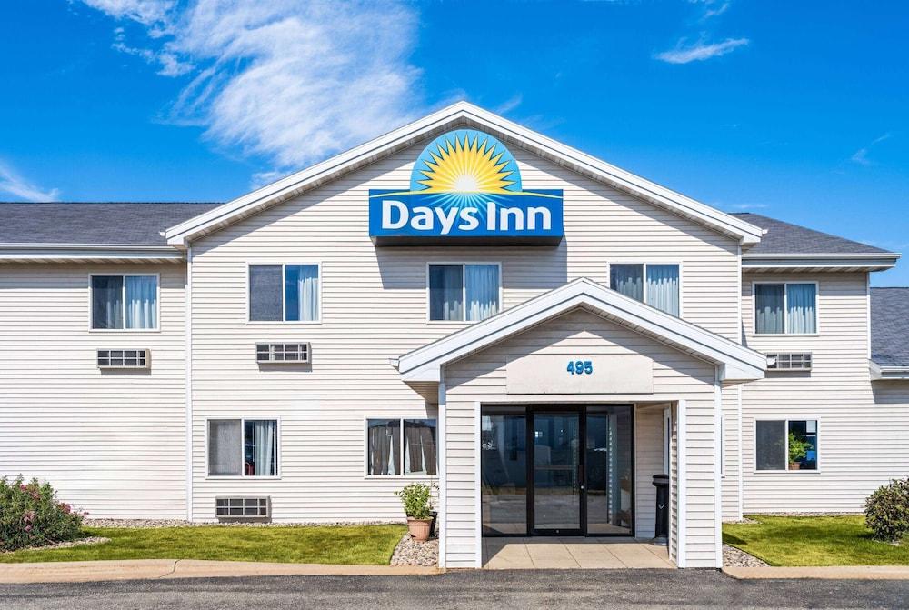Days Inn by Wyndham Neenah photo 29
