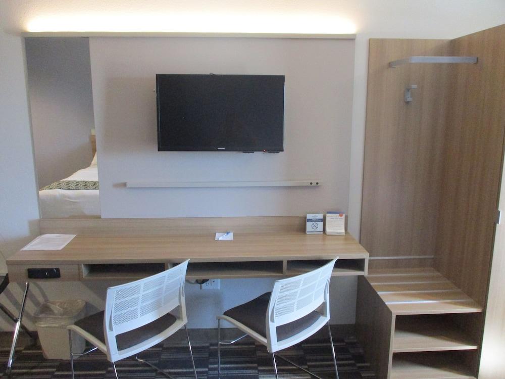 Microtel by Wyndham Vernal / Naples photo 17