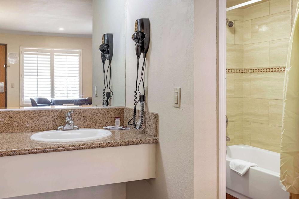 Econo Lodge Moreno Valley photo 12