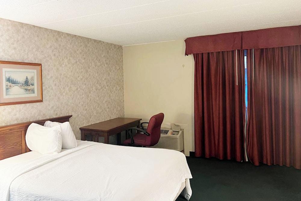 Blue Way Inn & Suites La Crosse photo 12