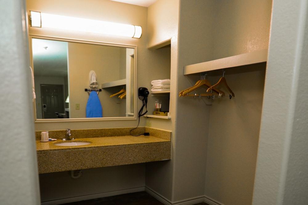 Wintergarden Inn photo 8