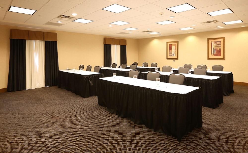 Hampton Inn Waterloo Cedar Valley photo 35