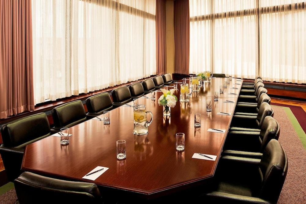 Sheraton Greensboro at Four Seasons photo 30