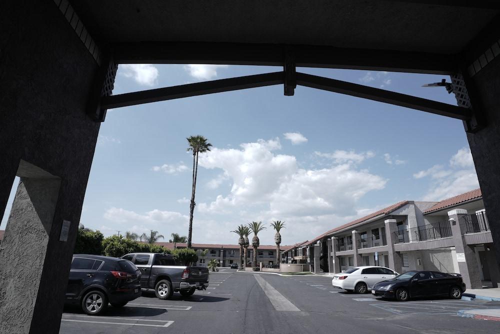 Days Inn by Wyndham Hemet photo 4