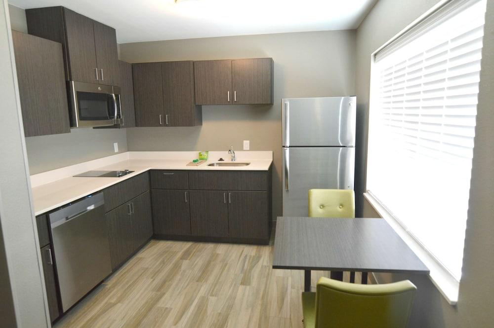Holiday Inn Express And Suites Pasadena Houston Southeast by IHG photo 27