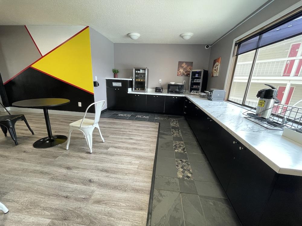 Sunnyside Inn & Suites photo 21