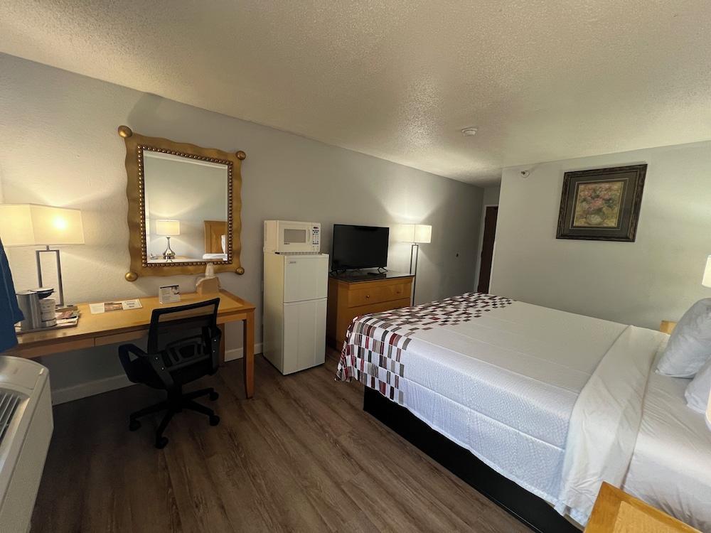 Economy 7 Inn - Norfolk photo 19