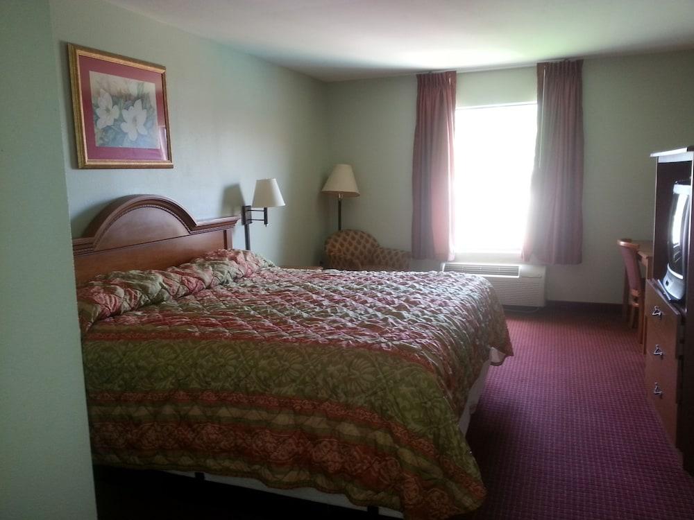 Super 8 by Wyndham Pascagoula photo 5