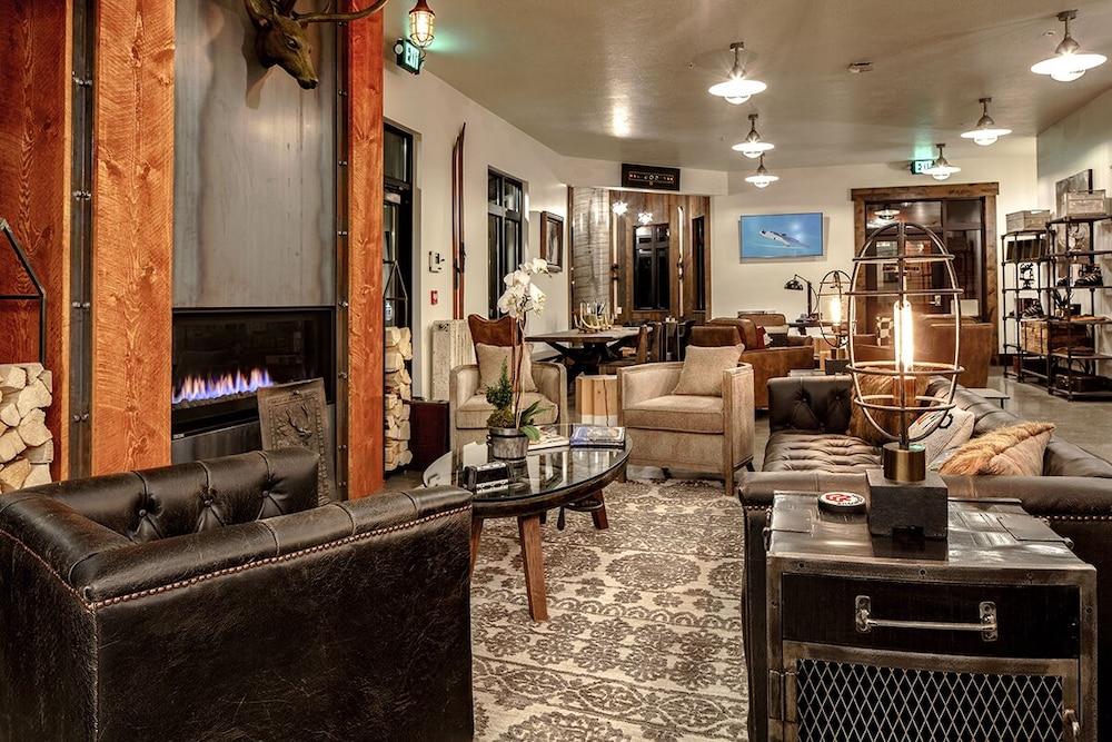Compass Rose Lodge photo 2