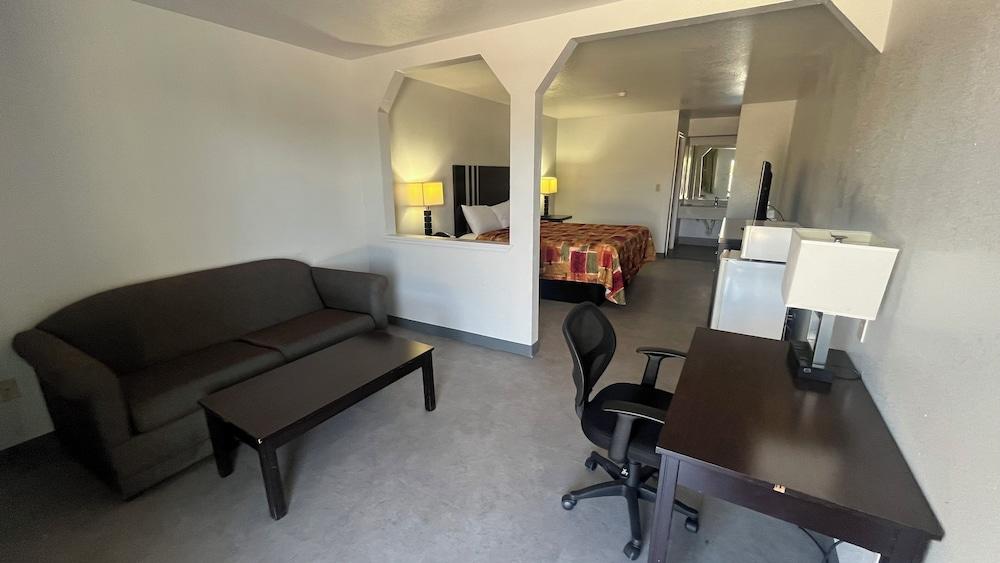 Atria Inn & Suites photo 2