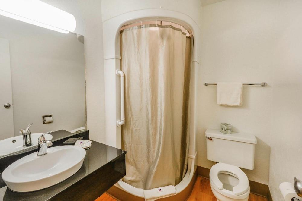 Motel 6 Huntsville, TX photo 19