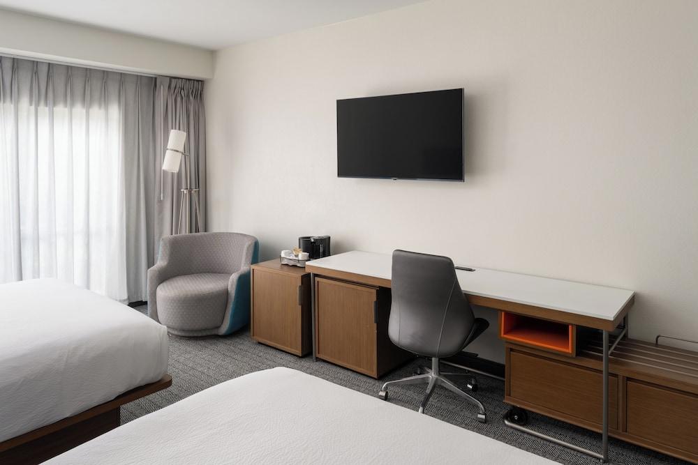 Courtyard by Marriott Brunswick photo 25