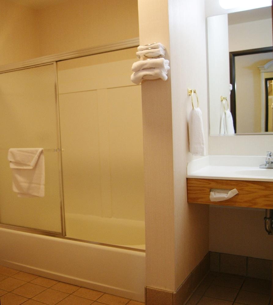Meadow Court Inn photo 21