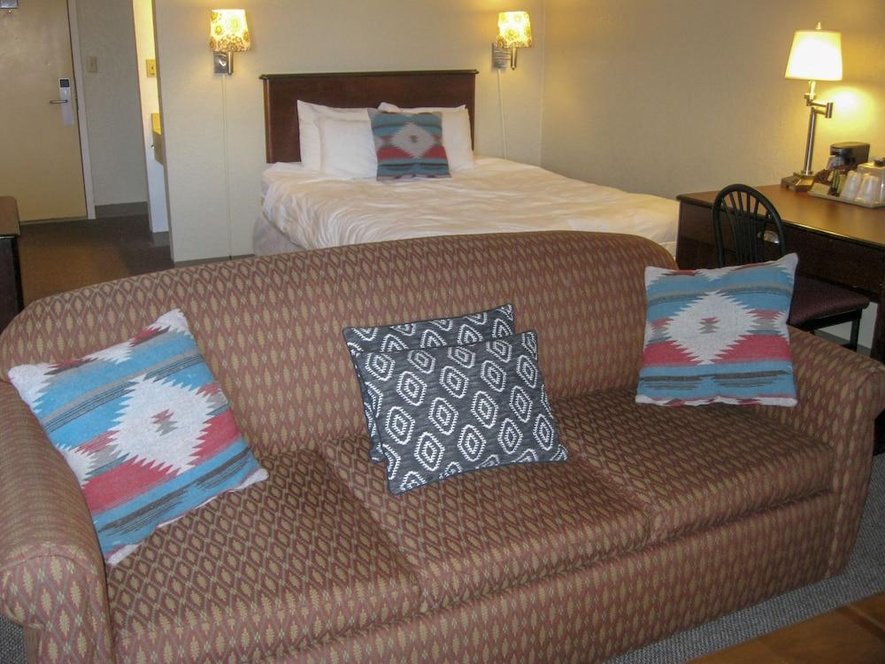 Cedar Hill Lodge photo 48