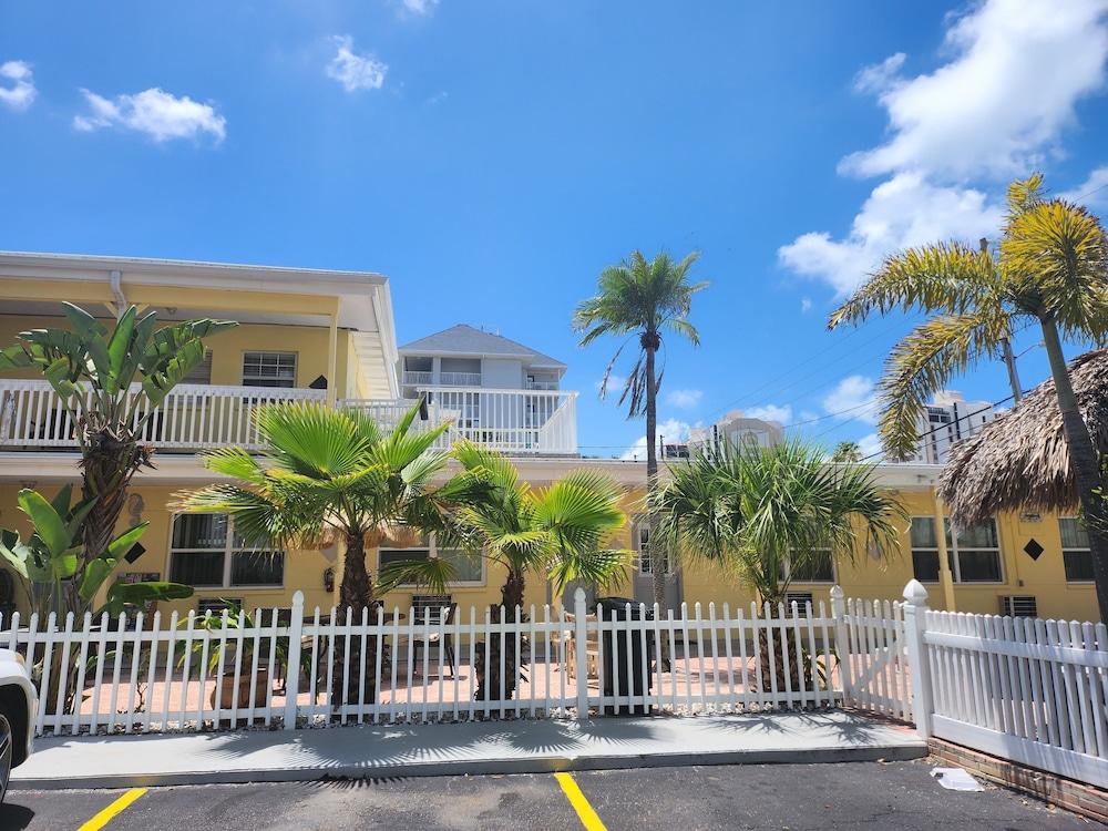 Silver Sands Motel photo 61