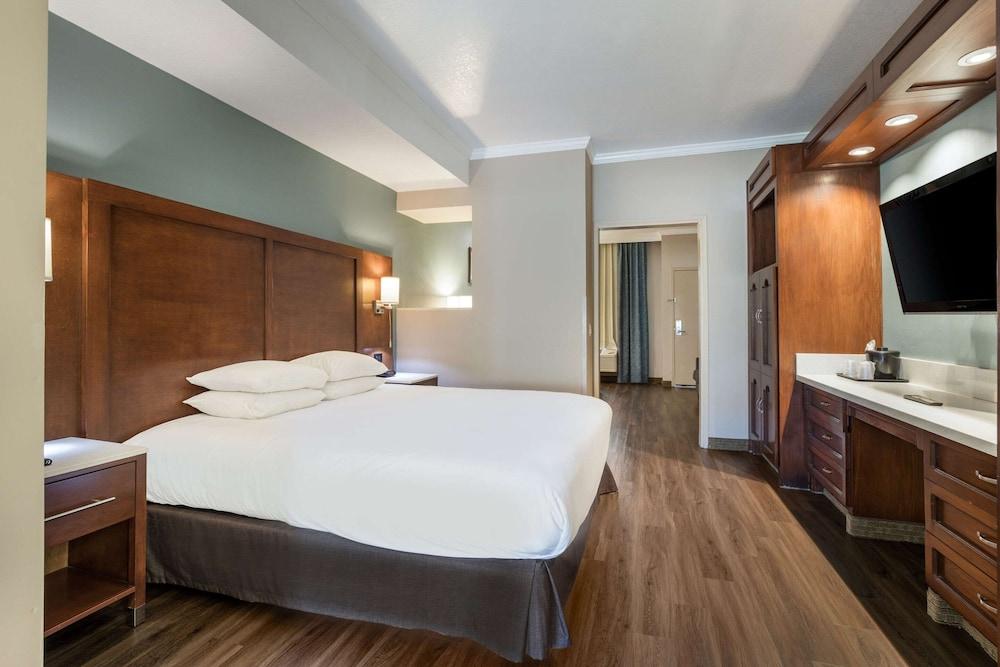 MainStay Suites John Wayne Airport by Choice Hotels photo 35