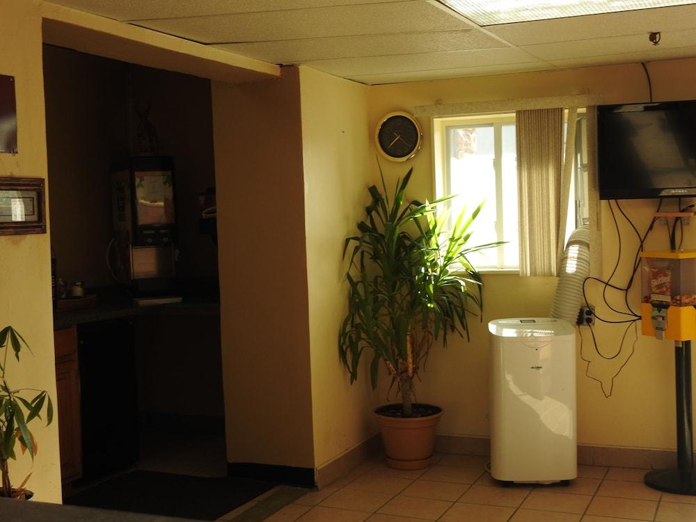 Relax Inn photo 2