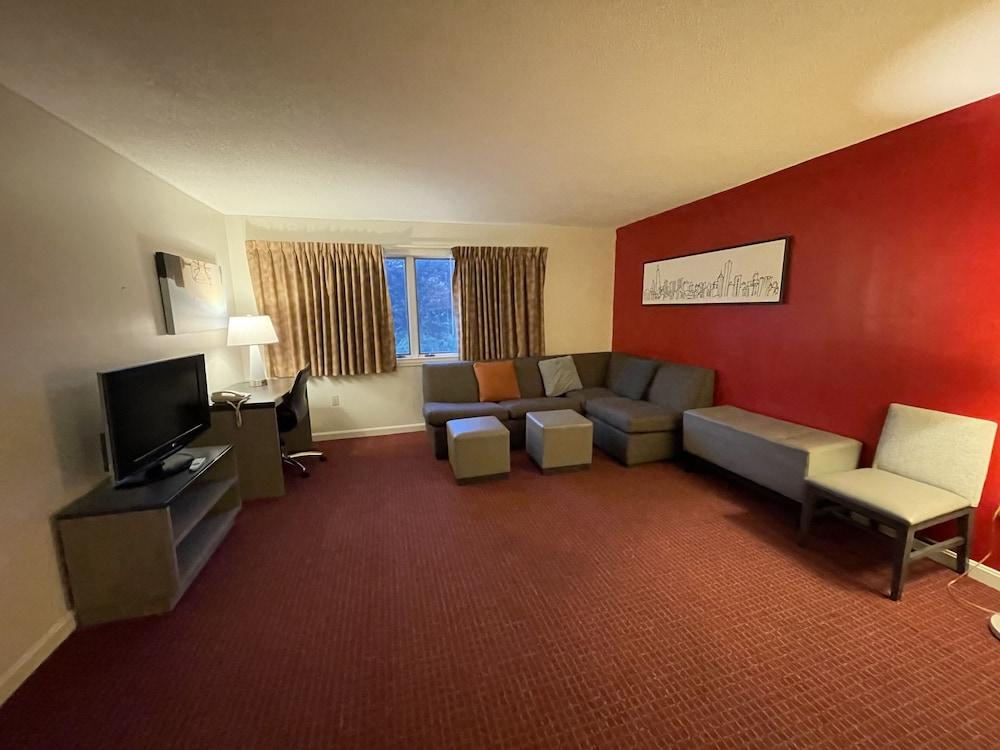 Gold Star Inn & Suites photo 14