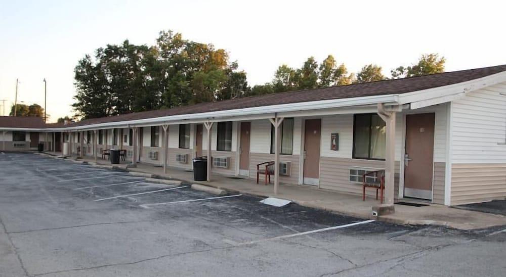 Frontier Motel photo 19