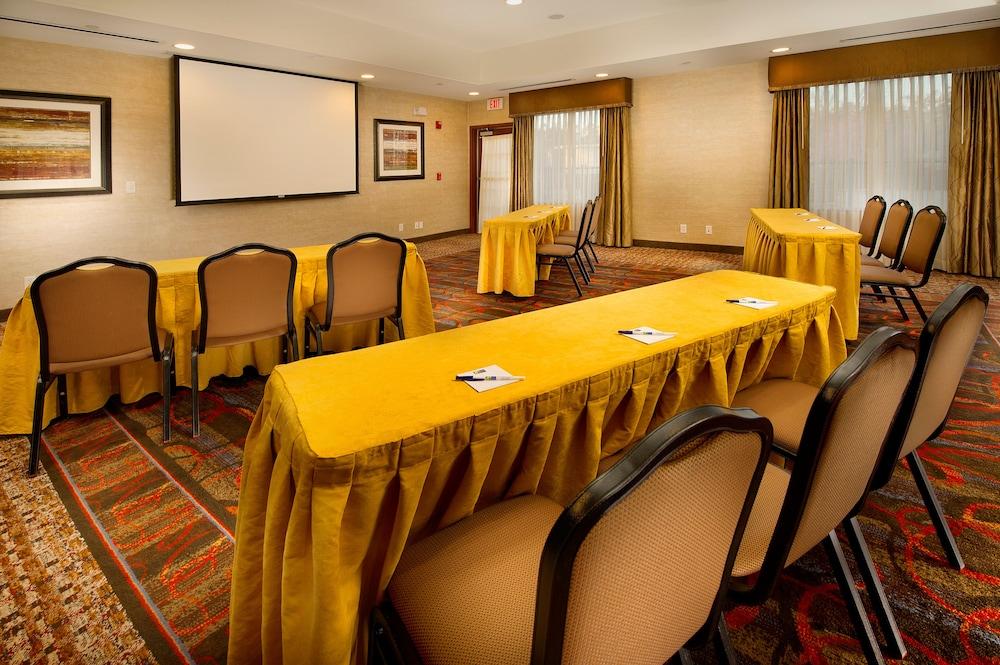 Holiday Inn Express Hotel & Suites Uvalde by IHG photo 39