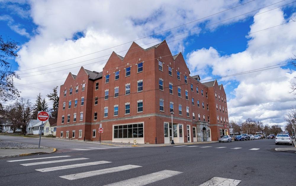 Brewster Hall photo 15
