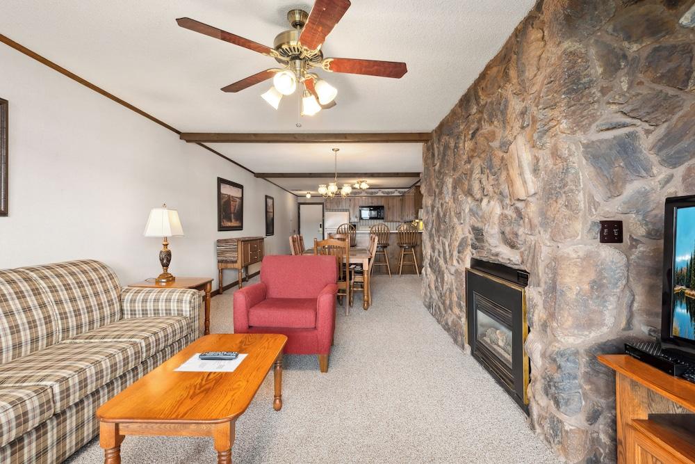 The Lodges at Breezy Point photo 66