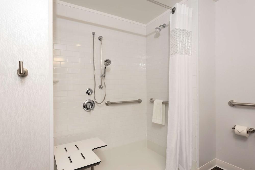 Hampton Inn & Suites Chicago Schaumburg photo 18