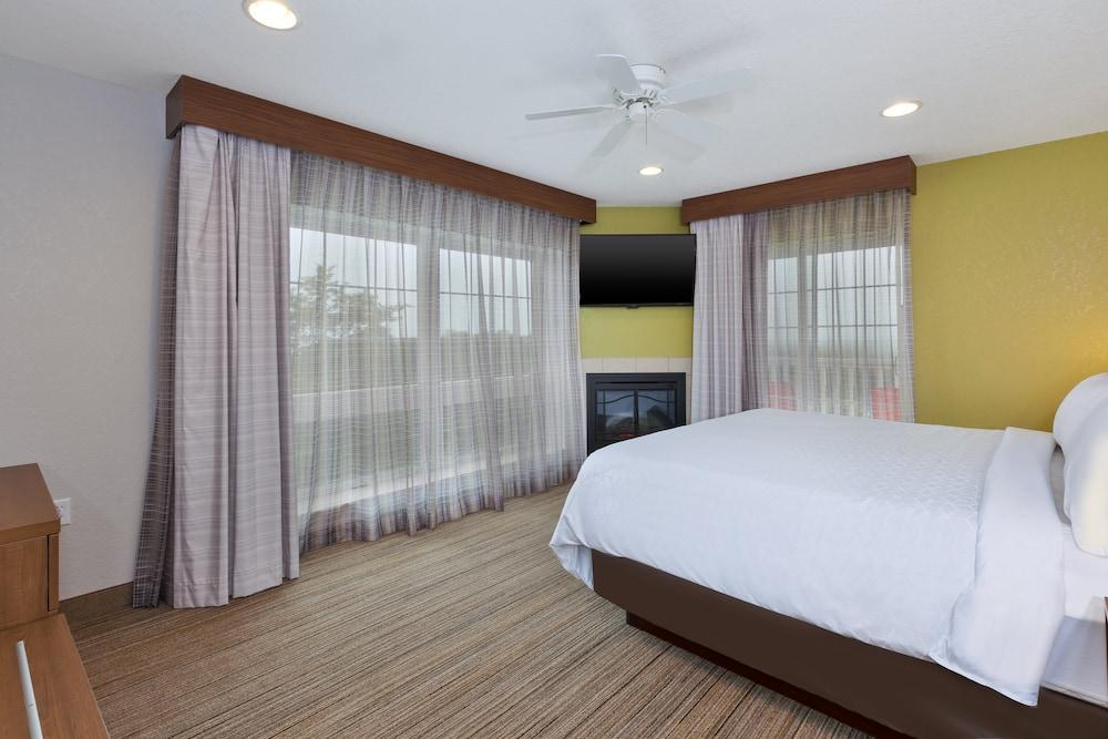 Holiday Inn Express & Suites Petoskey by IHG photo 7