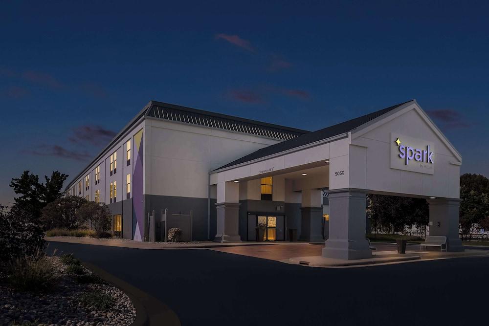 Spark by Hilton Stevensville photo 71