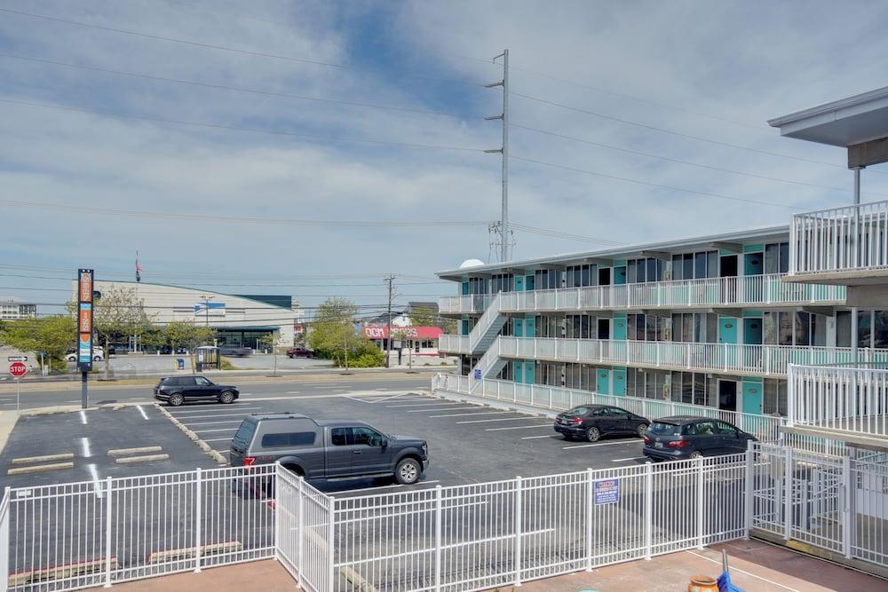 Surf Inn Suites photo 23