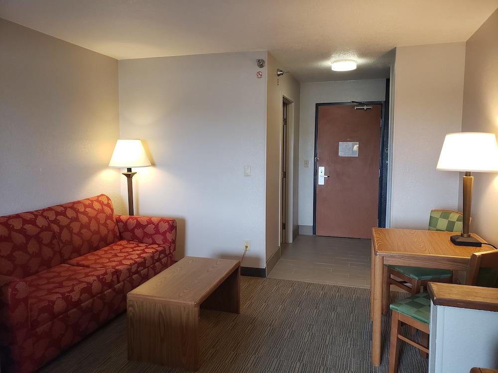 Country Inn & Suites by Radisson, Fairview Heights, IL photo 17