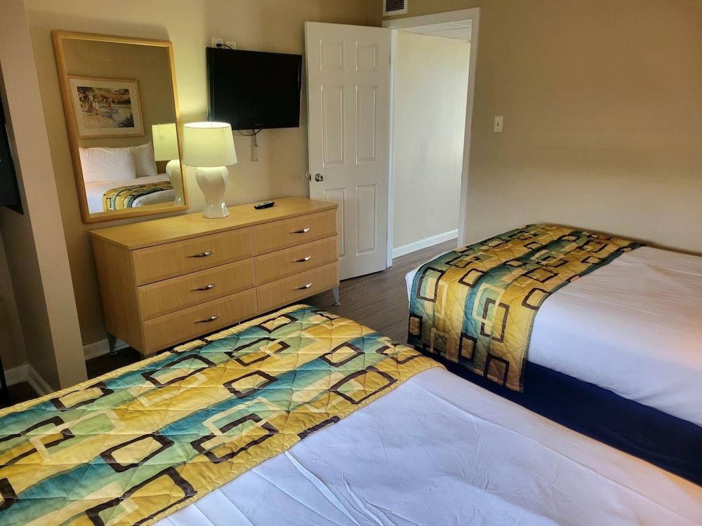 Water's Edge Ocean Resort photo 31