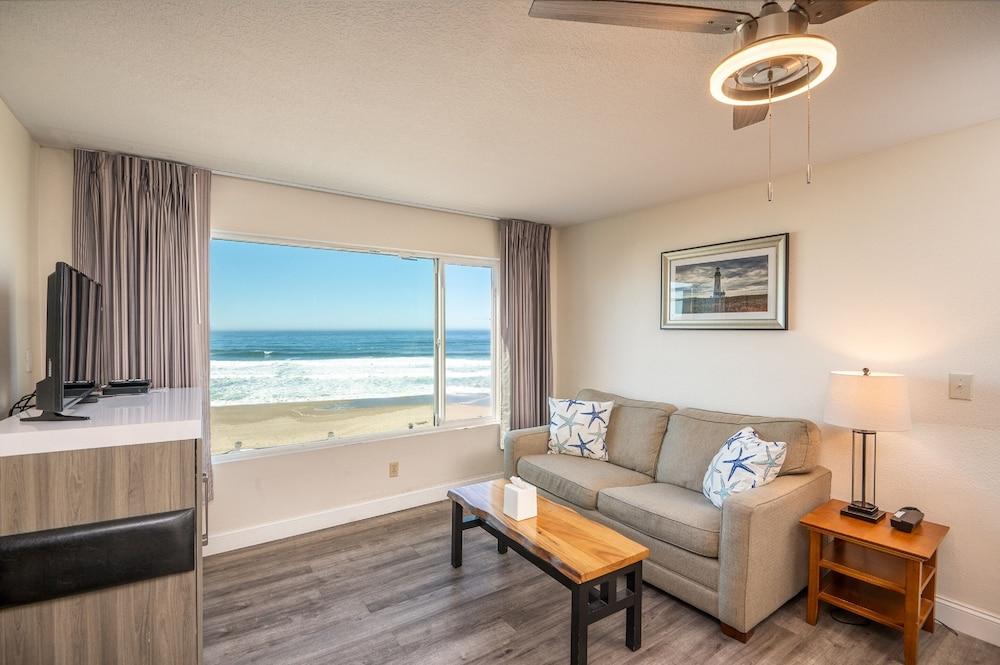 Sailor Jack's Oceanfront Inn photo 18