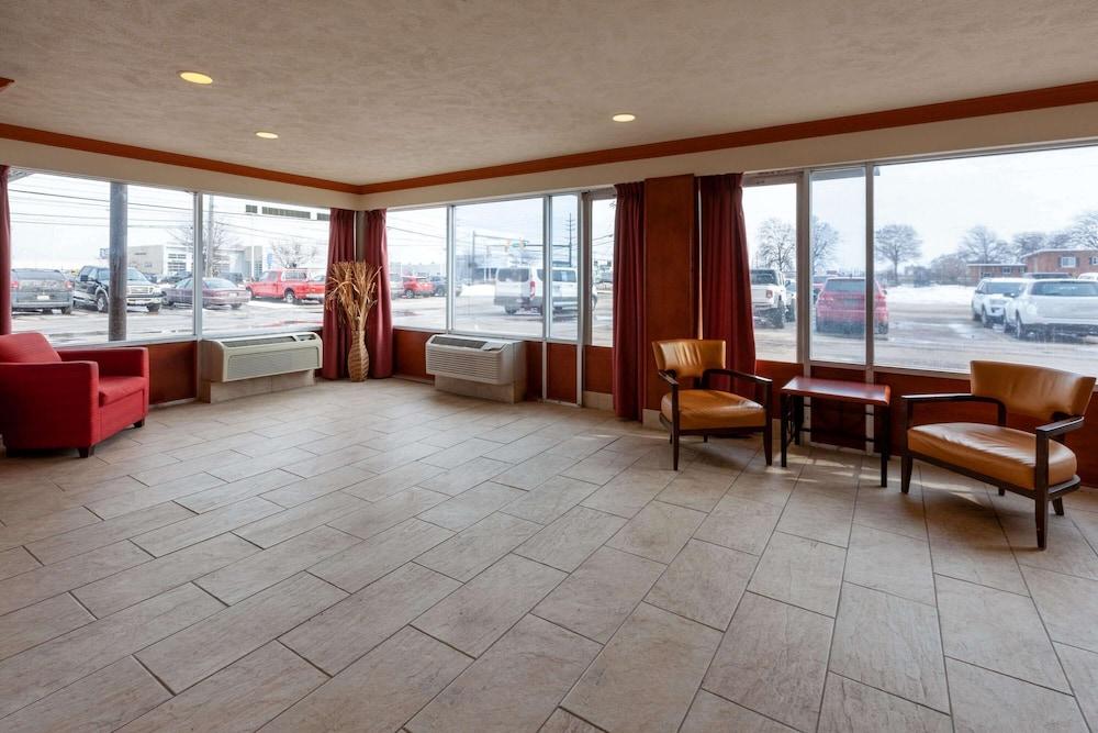 Travelodge by Wyndham Cleveland Airport photo 2