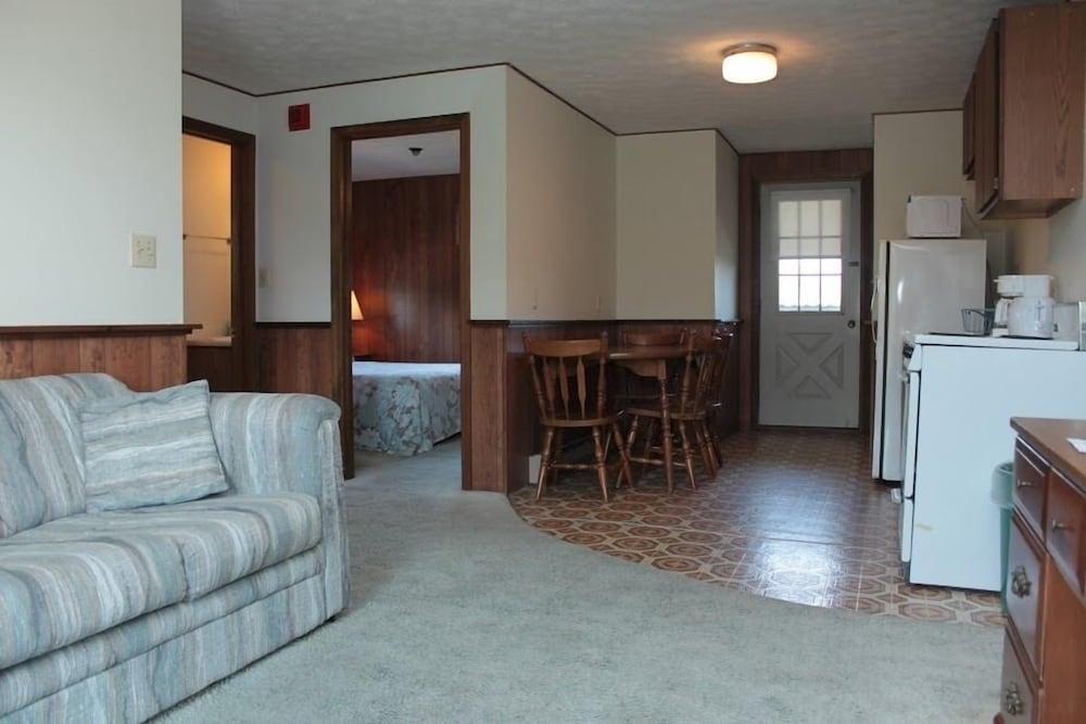 The Villager Motel photo 14