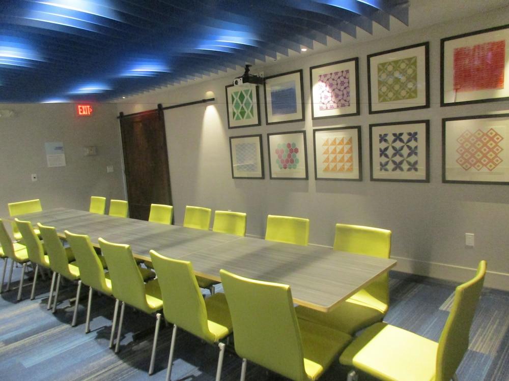 Holiday Inn Express Oneill by IHG photo 48
