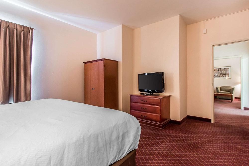Quality Suites New Iberia photo 13