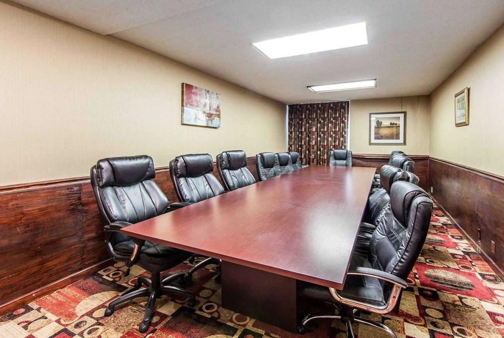 Wingate by Wyndham Marietta Conference Center photo 8