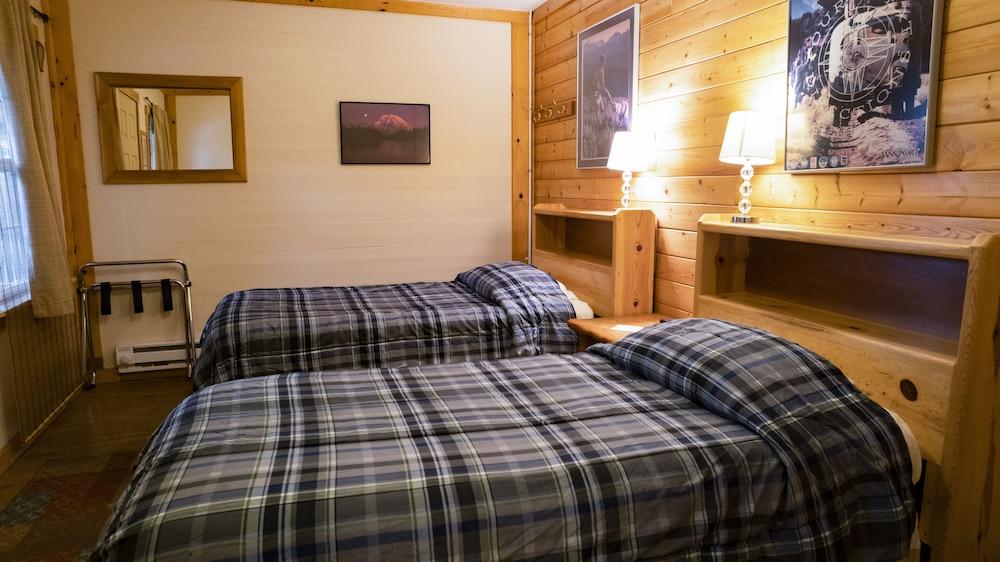 Whittaker's Motel & Historic Bunkhouse photo 15