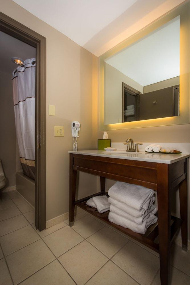 Lodge Of Four Seasons Golf Resort, Marina & Spa photo 49