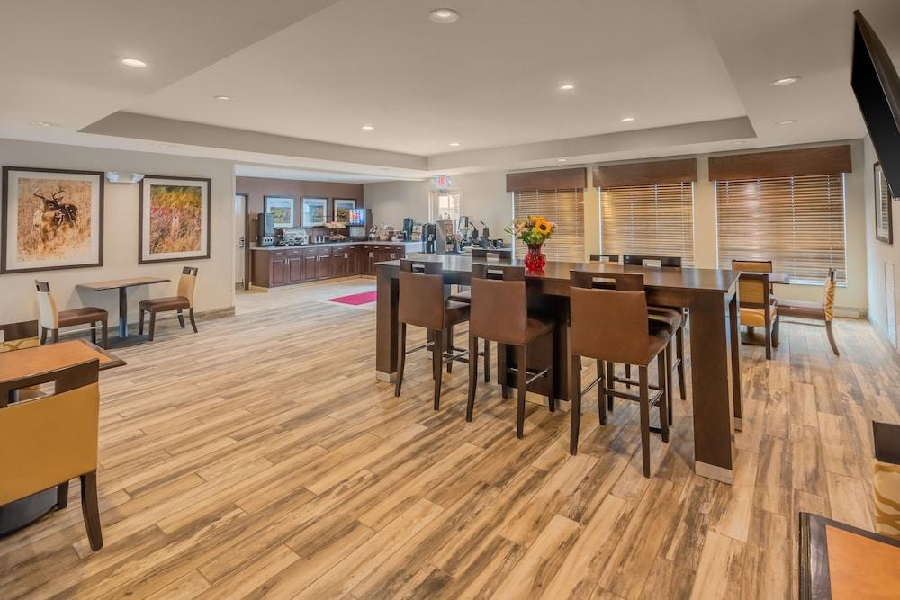 Landmark Suites photo 8