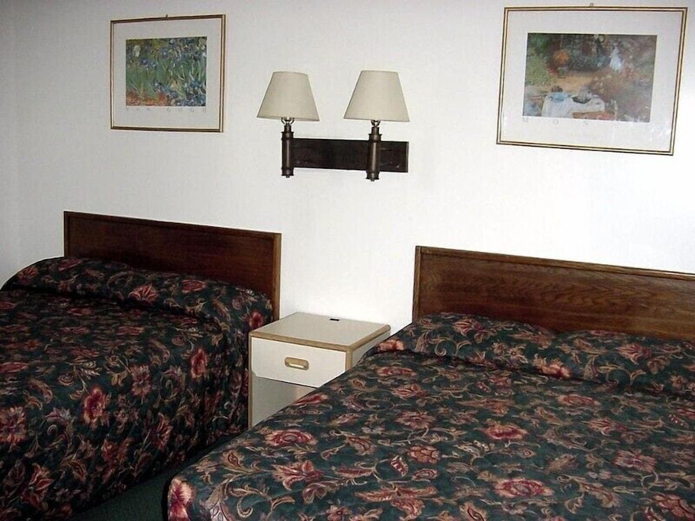 Double A Motel photo 3