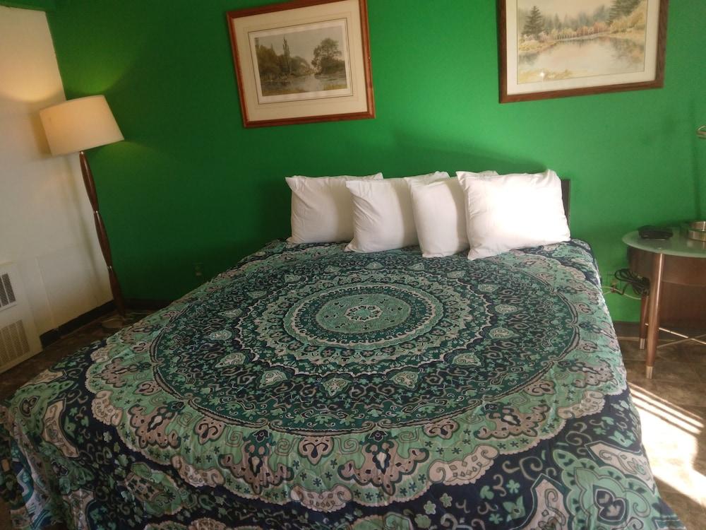 Capri Motel photo 54