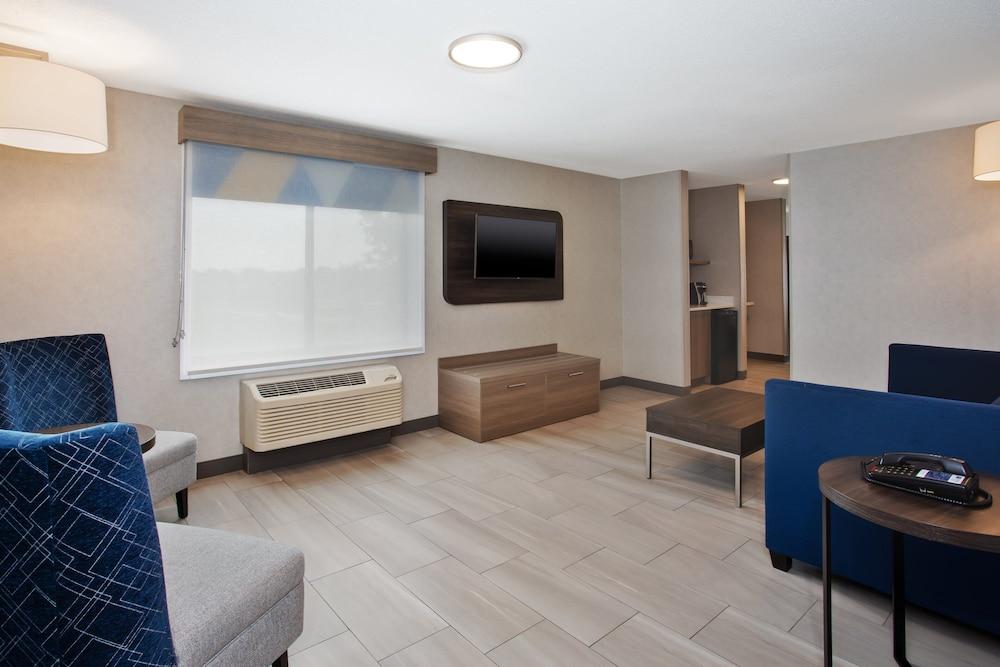 Holiday Inn Express Hotel & Suites Belleville by IHG photo 97