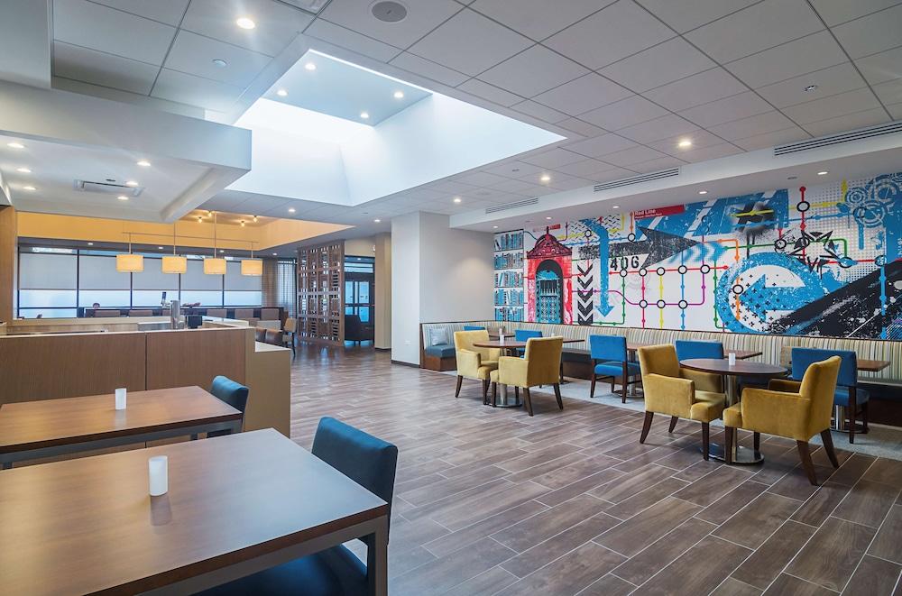 Hampton Inn Chicago North-Loyola Station photo 41