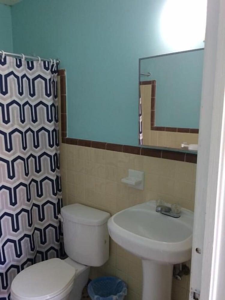 Skylark Motel photo 9